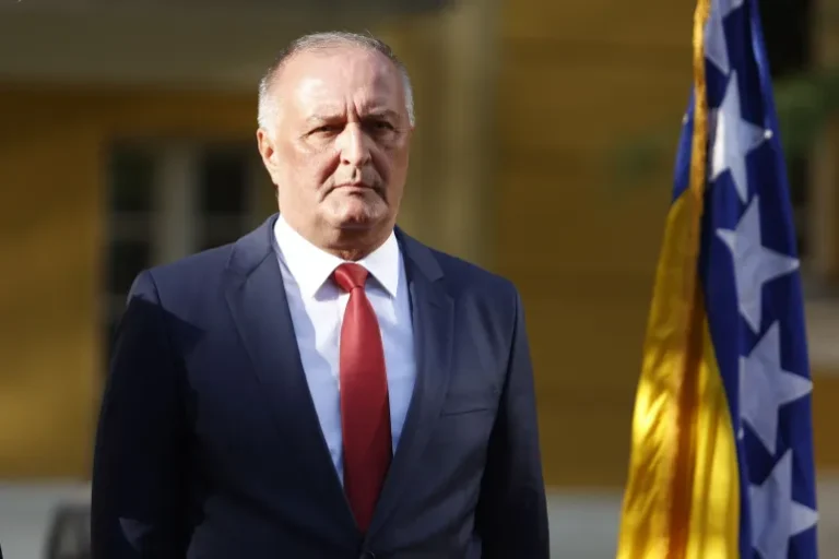 Helez poslao oštru poruku o Dodiku: "Neki lik, na prepoznatljiv krkanski način, svoju političku karijeru je..."
