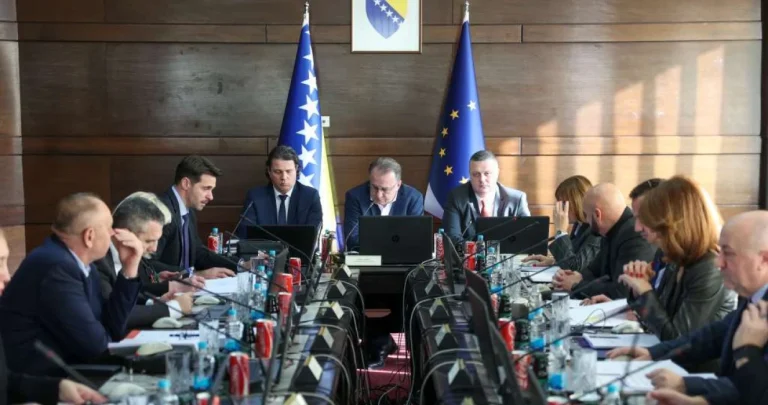 VLADA FBiH DONIJELA ODLUKU: Radnicima stiže pomoć, ovo su uslovi za isplatu!