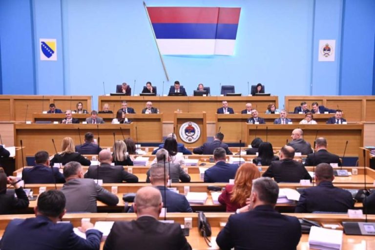 BURA U BANJALUCI: Vlast odbila raspravu o važnoj temi, evo o čemu se radi…