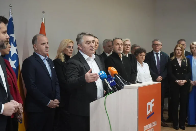 KOMŠIĆ PODIGAO BURU: Teške optužbe na račun Schmidta…
