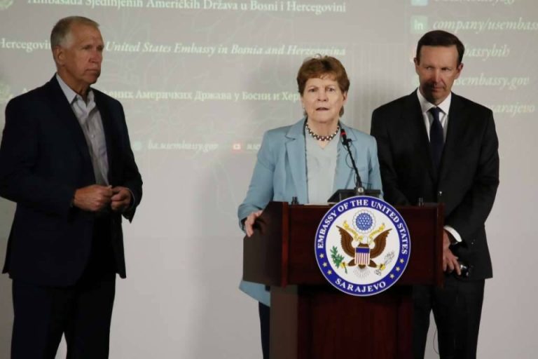 ALARM U AMERICI: Senatorica poziva na ponovno uvođenje sankcija, poznato i kome