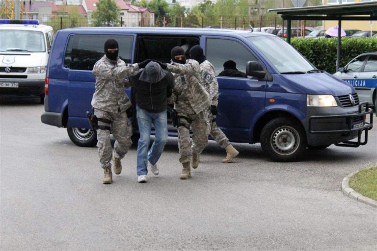 HAPSI SVE: Uhvatili piromane, “usput” pronašli i drogu