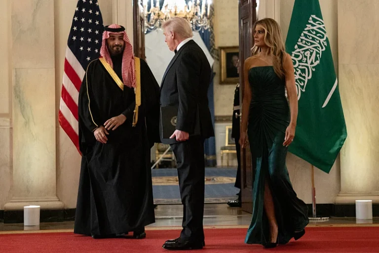 DA LI JE MOGUĆE? NEW YORK TIMES TVRDI: Saudijski princ Mohammed bin Salman savjetuje Trampu da snažno…