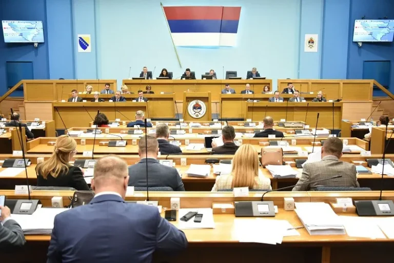 BURNO U NSRS: U jedan sat iza ponoći izglasane odluke