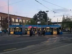 OPET HAOS: U Zagrebu tramvaj iskliznuo iz šina U Zagrebu tramvaj iskliznuo iz šina