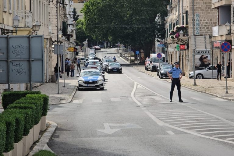 SKANDAL POTRESA HERCEGOVINU: Policijski kordoni satima držali grad pod blokadom zbog…