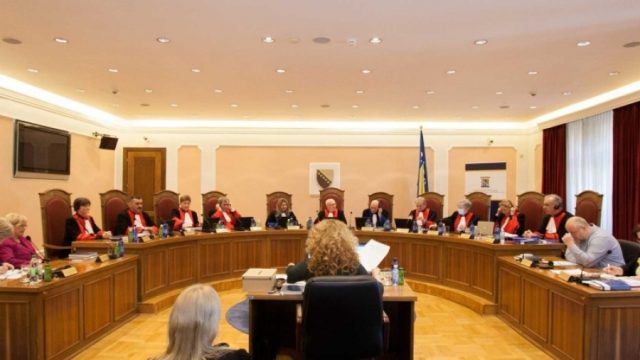 ustavni