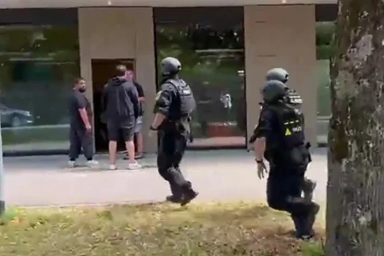 Krvavi napad u Njemačkoj školi: Hrvatski državljanin nožem napao dvije maloljetne osobe, pronađen i pištolj