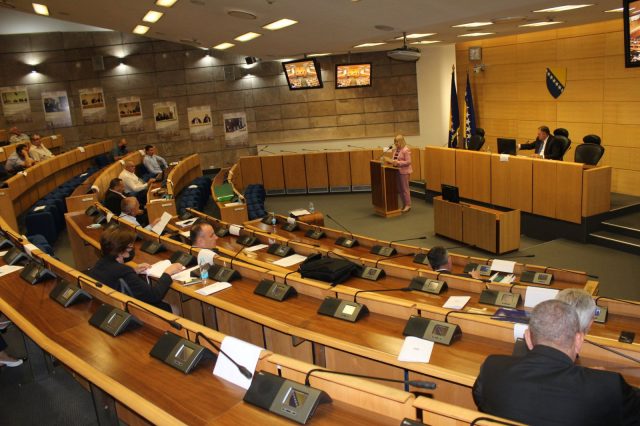 BURNO U SARAJEVU: Hitna sjednica Doma naroda...