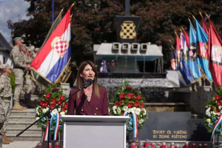 GORILO U JAJCU DANAS: Uslijedile žestoke optužbe zbog zastave s ljiljanima, onda stigla poruka koja je zabrinula mnoge