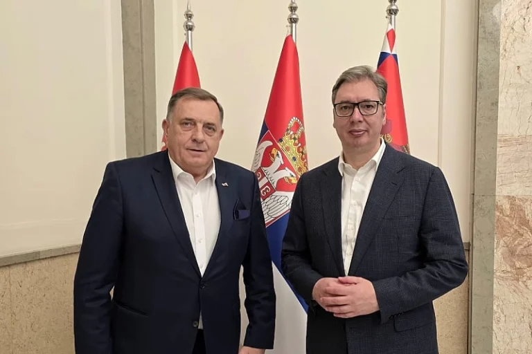 ŠTA OVO TREBA DA ZNAČI: Vučić sa vojskom i Dodikom stigao u Sandžak, pogledajte šta se dešava