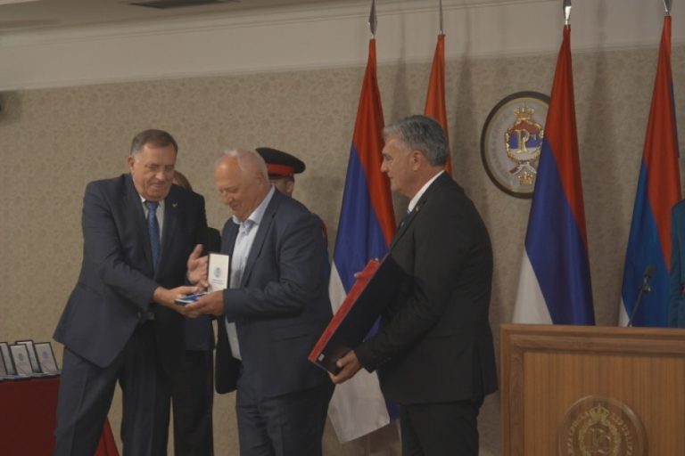 Skandal u Istočnom Sarajevu: Dodik preuzeo mikrofon, Karan i Minić ostali u drugom planu…