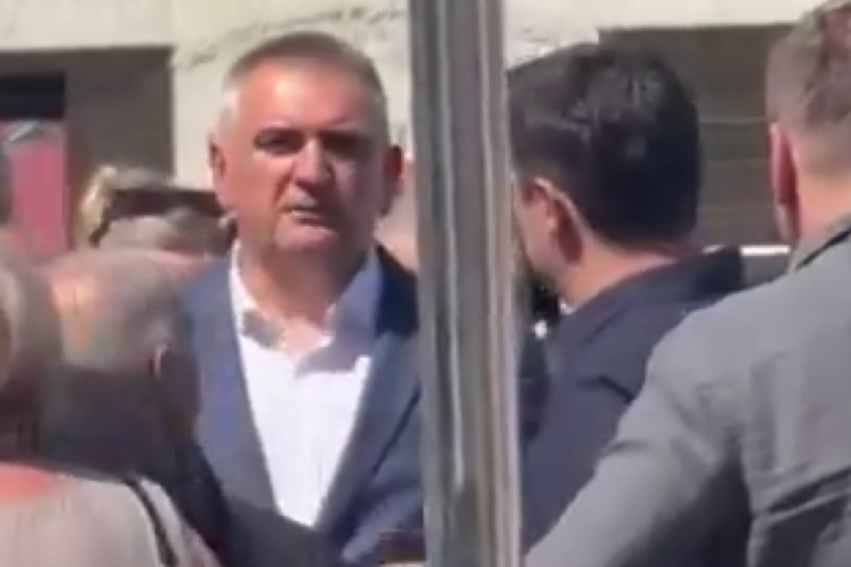 PRED KAMERAMA: Pukli živci premijeru RS-a, Savo Minić žustro reagovao nakon pitanja Darka Berjana (VIDEO)