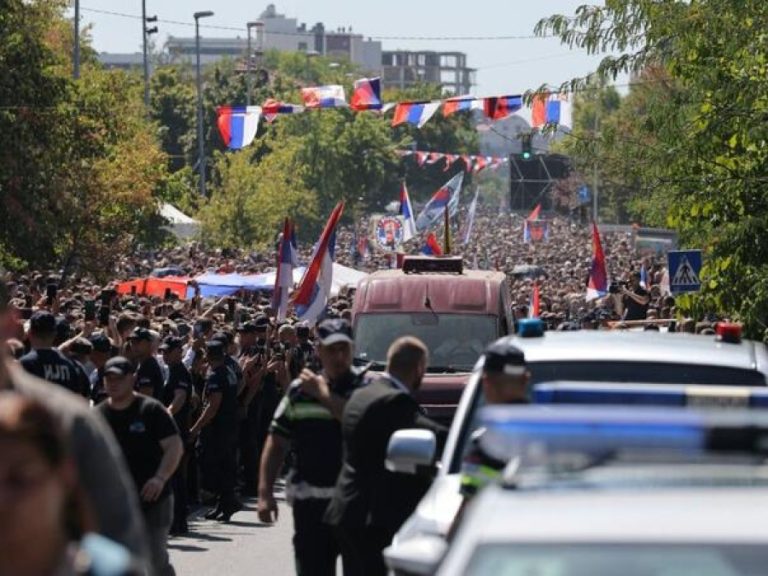 Darko Mladić na sahrani oca poslao skandalozne poruke!