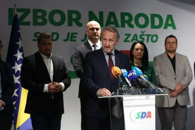 BAKIR SE OGLASIO NAKON SVEGA: Evo šta je poručio poslije poraza od Bećirovića