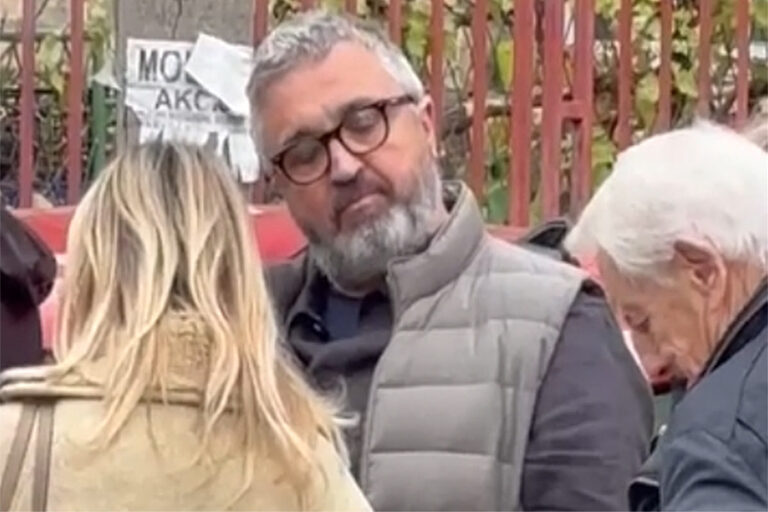 NEUGODNO NA BIRAČKOM MJESTU U BEOGRADU: Pogledajte kako su građani dočekali vlasnika „Informera“ Dragana Vučićevića