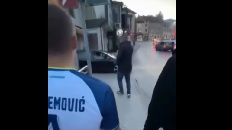 PONOVO U KISELJAKU! Došao da skine zastavu, onda prišao mladić i poručio: “Ovo je naša država”, pogledajte cijeli događaj